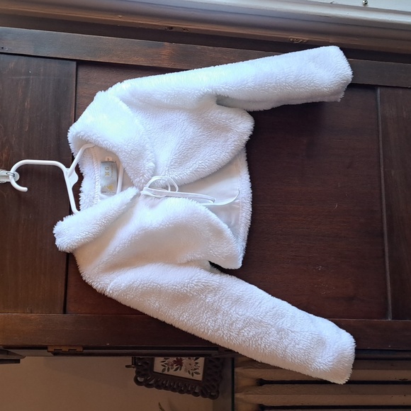 HG Princess Other - HG Princess size 4 white faux fur vintage long sleeve dress collar